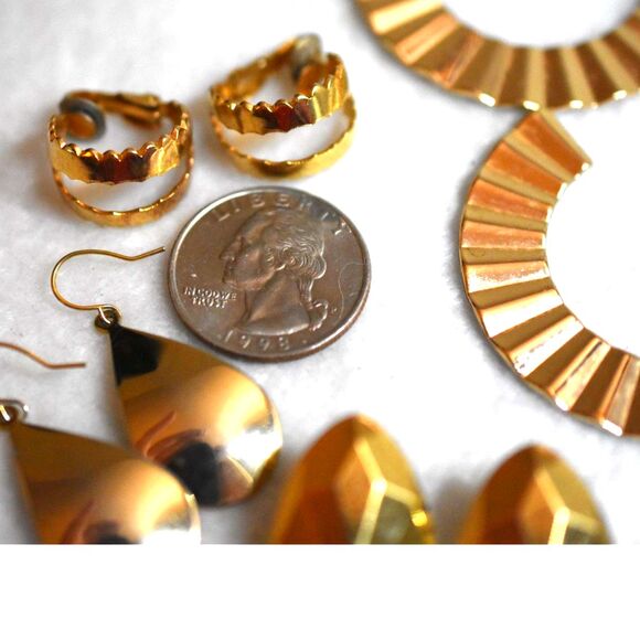 Retro Fashion 7 Pr. Gold Tone Clip On/Fish Hook/Post Earrings - Picture 4 of 6